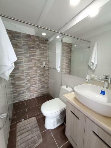 Apartamentos En Club Residencial Con Piscina