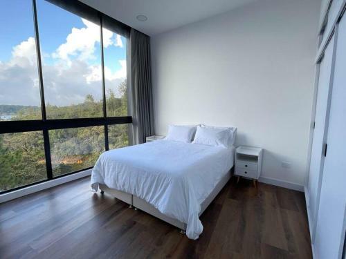 Aqua Guatap� - Lakeside Luxury Villa