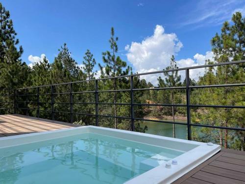 Aqua Guatap� - Lakeside Luxury Villa