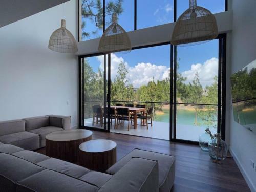Aqua Guatap� - Lakeside Luxury Villa