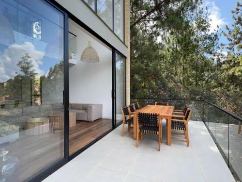 Aqua Guatap� - Lakeside Luxury Villa