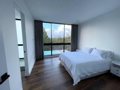 Aqua Guatap� - Lakeside Luxury Villa