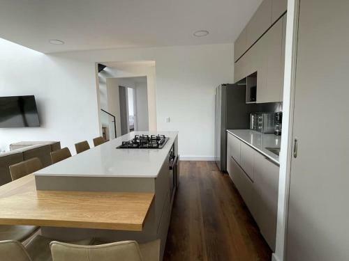 Aqua Guatap� - Lakeside Luxury Villa