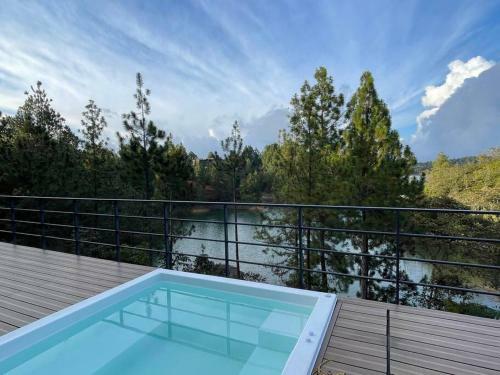 Aqua Guatap� - Lakeside Luxury Villa