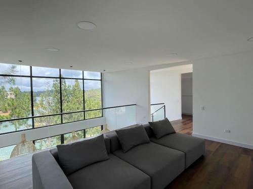 Aqua Guatap� - Lakeside Luxury Villa