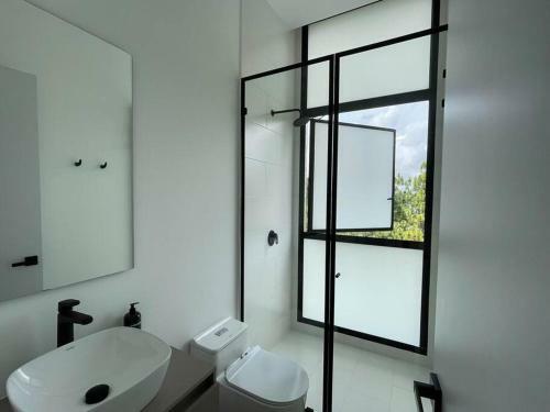 Aqua Guatap� - Lakeside Luxury Villa
