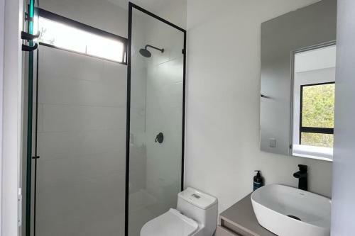 Aqua Guatap� - Lakeside Luxury Villa