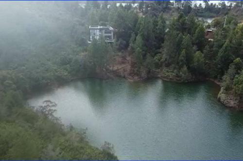 Aqua Guatap� - Lakeside Luxury Villa