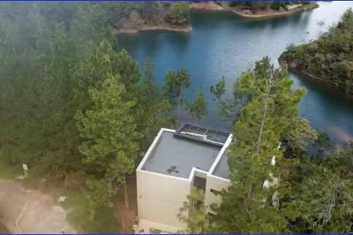 Aqua Guatap� - Lakeside Luxury Villa