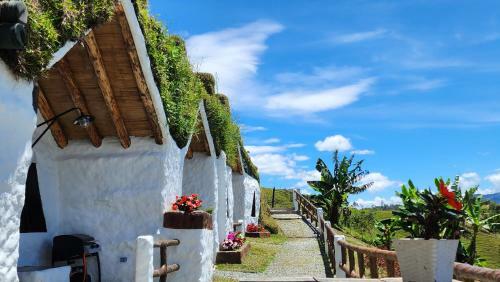 Hobbit Hotel Ecolodge- Guatap�