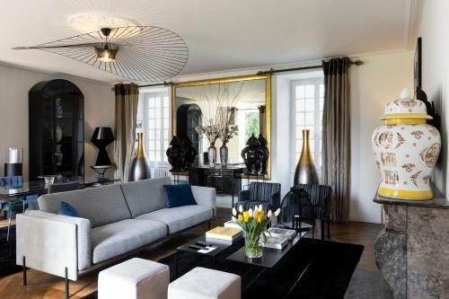 Hostal Ch�teau De La Ronde
