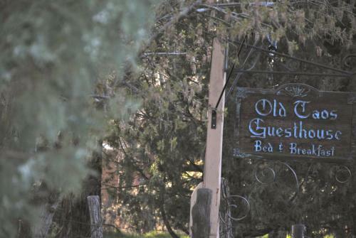 Old Taos Guesthouse B&B