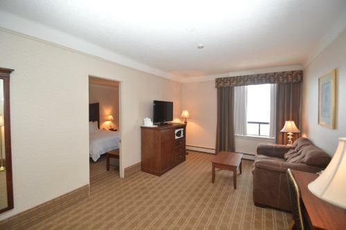 Prince Arthur Waterfront Hotel & Suites
