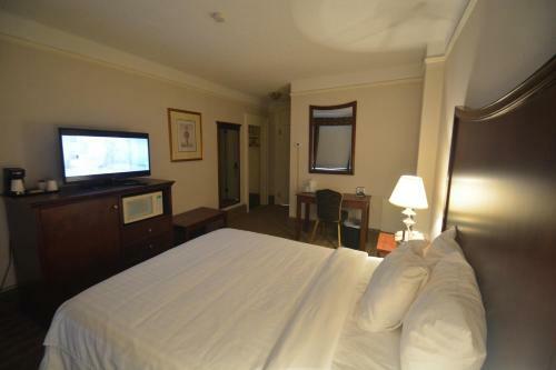 Prince Arthur Waterfront Hotel & Suites