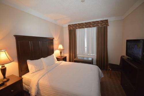 Prince Arthur Waterfront Hotel & Suites