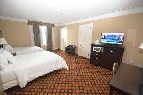 Prince Arthur Waterfront Hotel & Suites