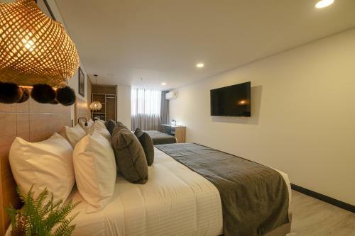 First Class Hotel By 5 Host