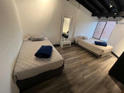 Villa El Poblado/elegante/confortable/ac/jacuzzi/billar