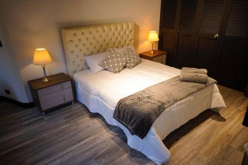 Villa El Poblado/elegante/confortable/ac/jacuzzi/billar