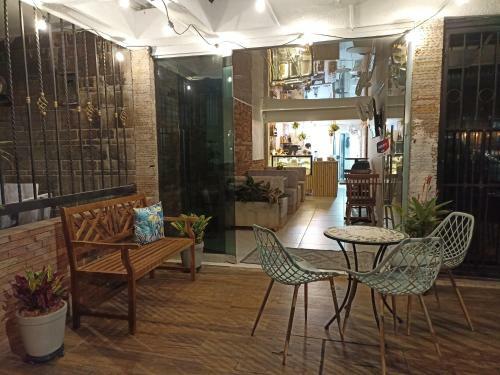 Hostal Casa Tangara Caf� Y Hospedaje