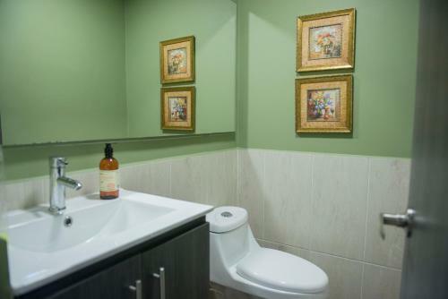 Hostal Casa Tangara Caf� Y Hospedaje