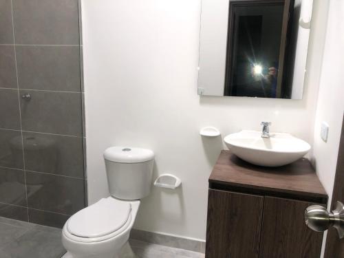 Apartamento C�modo , C�ntrico Y Bien Ubicado Apto 401