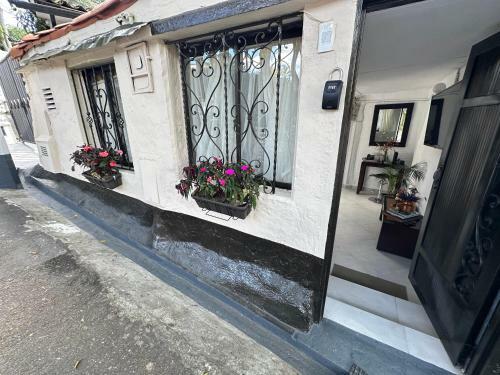 Apartamento Casa Ancestral - Poblado - Transversal Superior