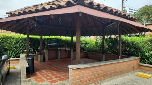 Apartamento Amoblado Cerca Centro Comercial Los Molinos