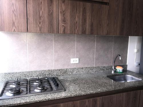 Apartamento C�modo , C�ntrico Y Bien Ubicado Apto 402