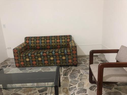 Apartamento C�modo,grande,c�ntrico,bien Ubicado Apto 203