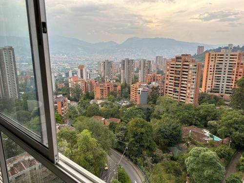 Apartamento Moderno Loft Poblado Con Vista A Las Monta�as 1712