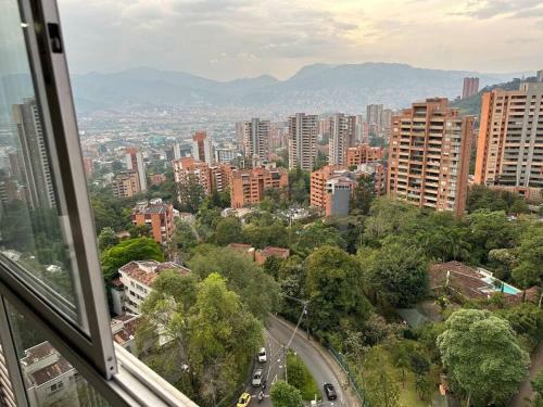 Apartamento Moderno Loft Poblado Con Vista A Las Monta�as 1712