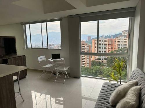Apartamento Moderno Loft Poblado Con Vista A Las Monta�as 1712