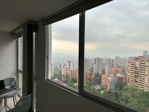 Apartamento Moderno Loft Poblado Con Vista A Las Monta�as 1712
