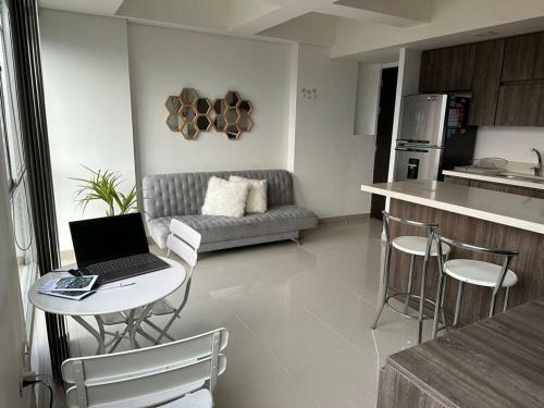 Apartamento Moderno Loft Poblado Con Vista A Las Monta�as 1712