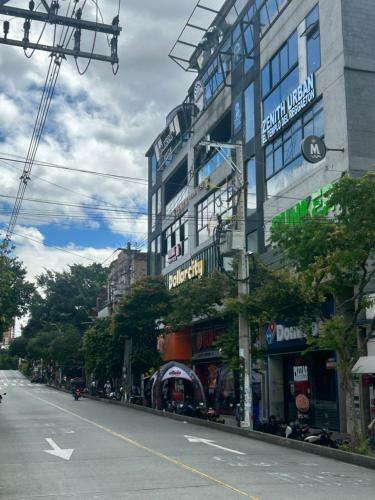 Medellin, Elegante Y Central Apartamento