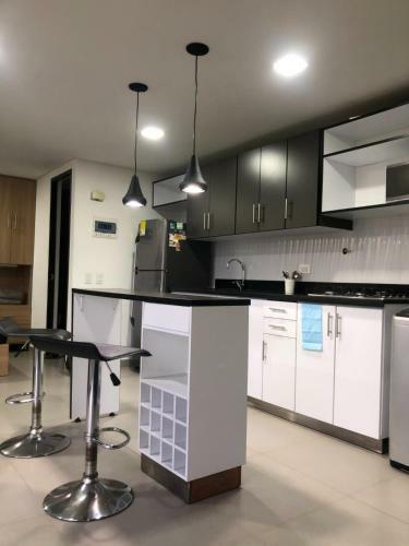 Apartasuite Cerca Al Cc El Tesoro