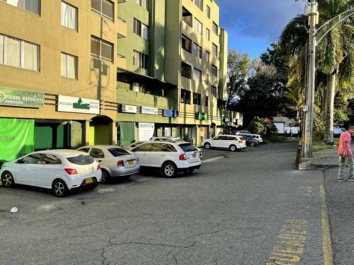 Apartamento Acogedor,luz Natural , Agua Caliente ,200 Mbps,central.