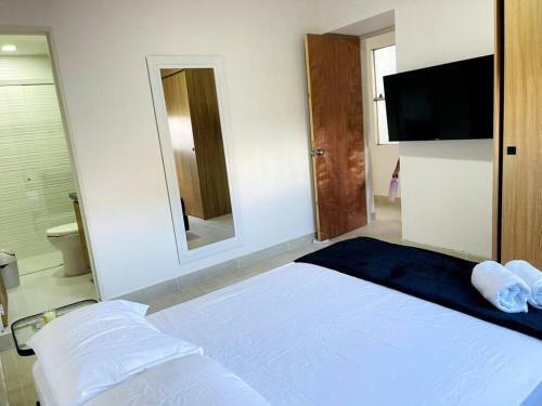 Apartamento Acogedor,luz Natural , Agua Caliente ,200 Mbps,central.