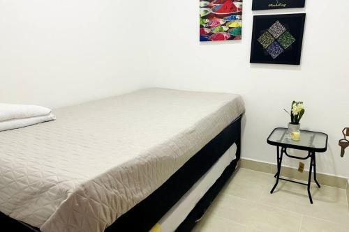 Apartamento Acogedor,luz Natural , Agua Caliente ,200 Mbps,central.