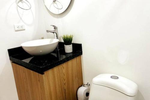 Apartamento Acogedor,luz Natural , Agua Caliente ,200 Mbps,central.