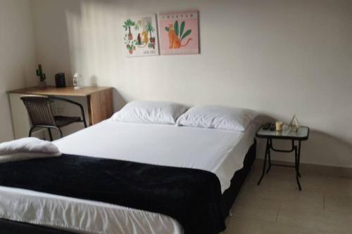 Apartamento Acogedor,luz Natural , Agua Caliente ,200 Mbps,central.