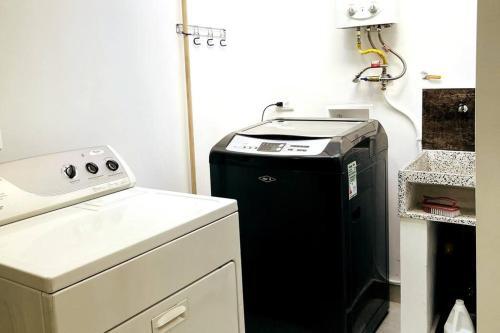 Apartamento Acogedor,luz Natural , Agua Caliente ,200 Mbps,central.