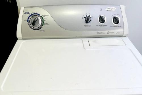Apartamento Acogedor,luz Natural , Agua Caliente ,200 Mbps,central.