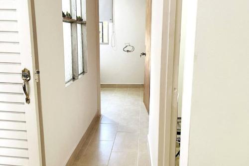 Apartamento Acogedor,luz Natural , Agua Caliente ,200 Mbps,central.