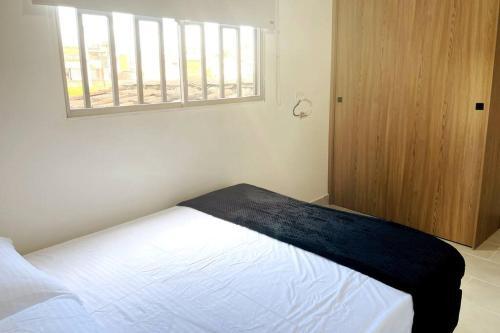 Apartamento Acogedor,luz Natural , Agua Caliente ,200 Mbps,central.