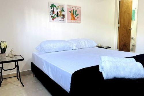 Apartamento Acogedor,luz Natural , Agua Caliente ,200 Mbps,central.
