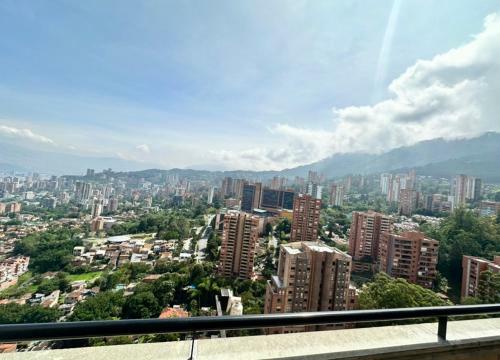 Apartamento En El Poblado, Medellin