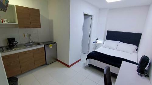 Apartamento C�modo Estudio 3 Frente Al Centro Comercial Cerca A Laureles