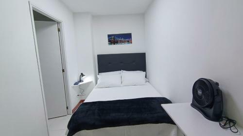 Apartamento C�modo Estudio 3 Frente Al Centro Comercial Cerca A Laureles